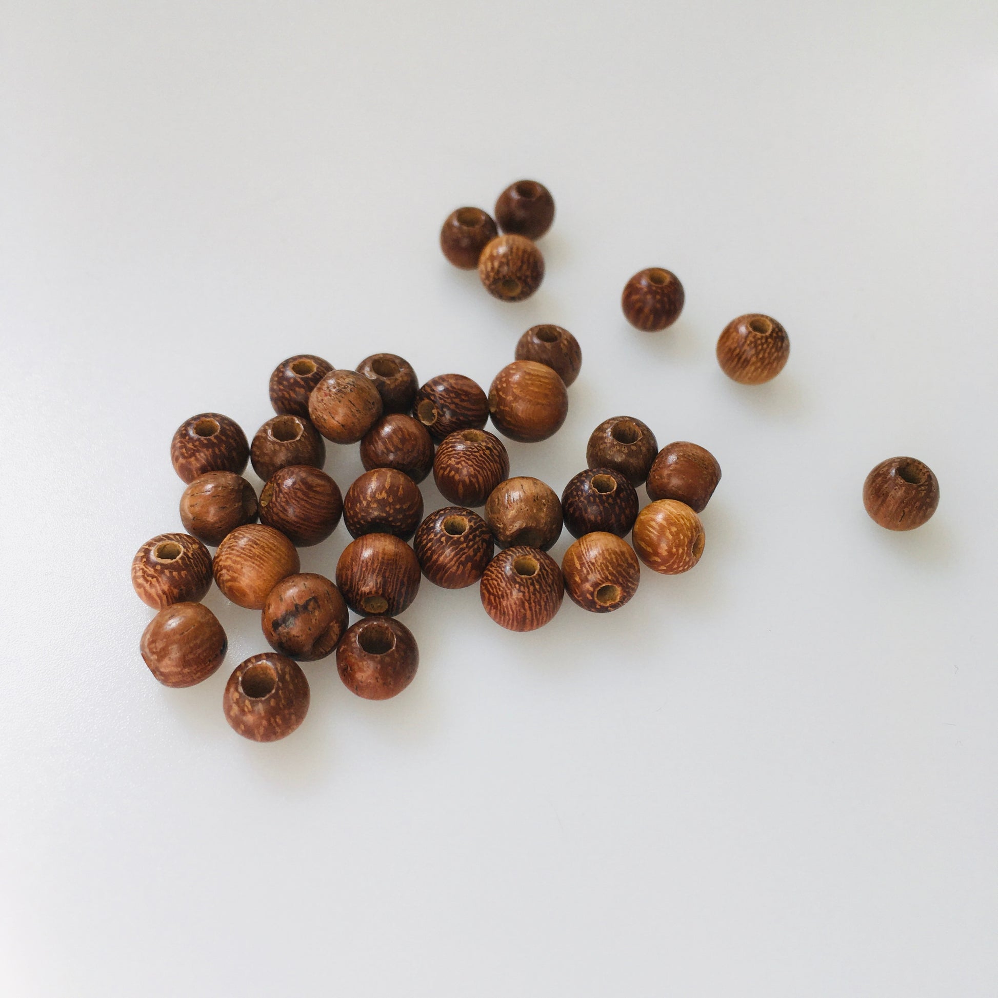 Lakitud puidust pärlid, 30tk